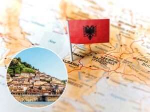 sfondo cartina Albania e tondo con città