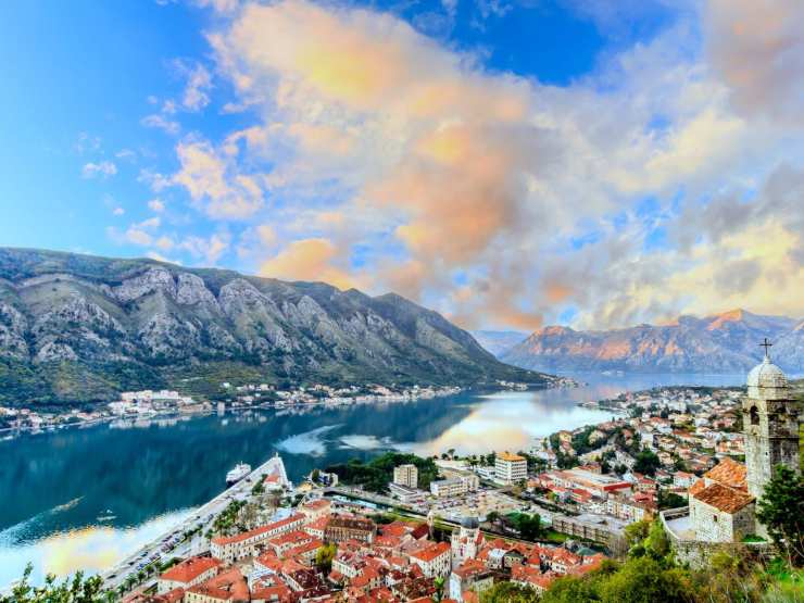 scogliera in Albania