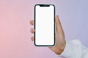 Smartphone con schermo bianco