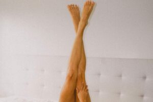 Gambe rivolte verso l'alto